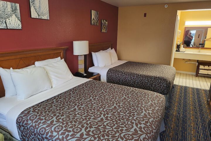 Olympic Inn & Suites