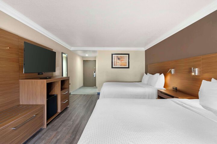 Best Western Plus Newport Mesa Inn