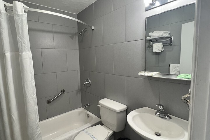 Room 17 of 19