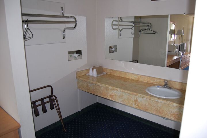Room 10 of 31