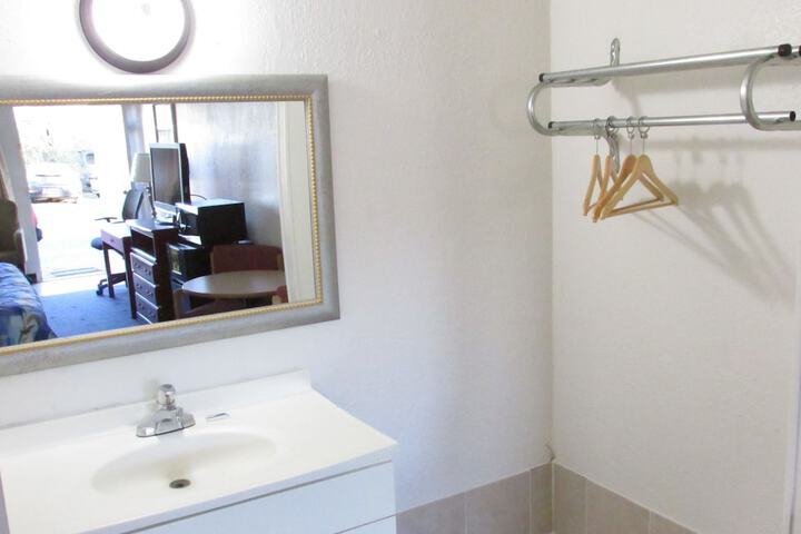 Room 32 of 48