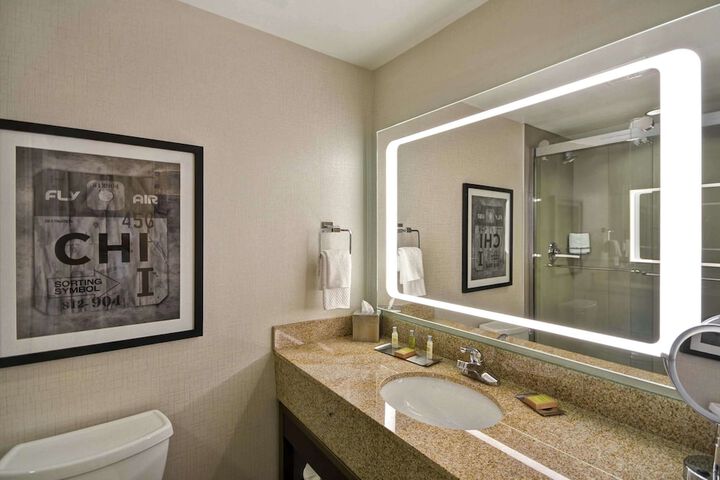 DoubleTree by Hilton Chicago Midway Airport