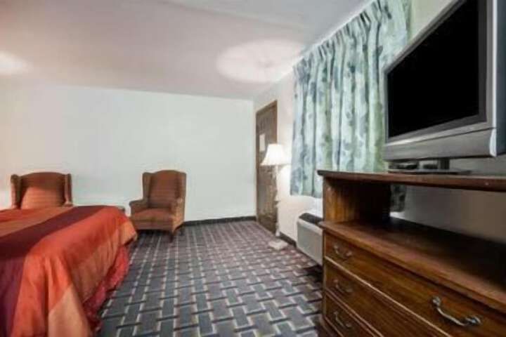 Room 10 of 19
