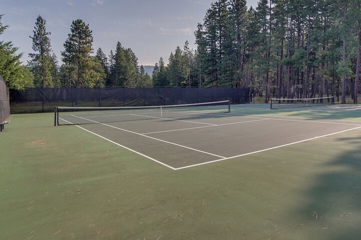 Mountain Views & Pool Access: Cle Elum Condo!