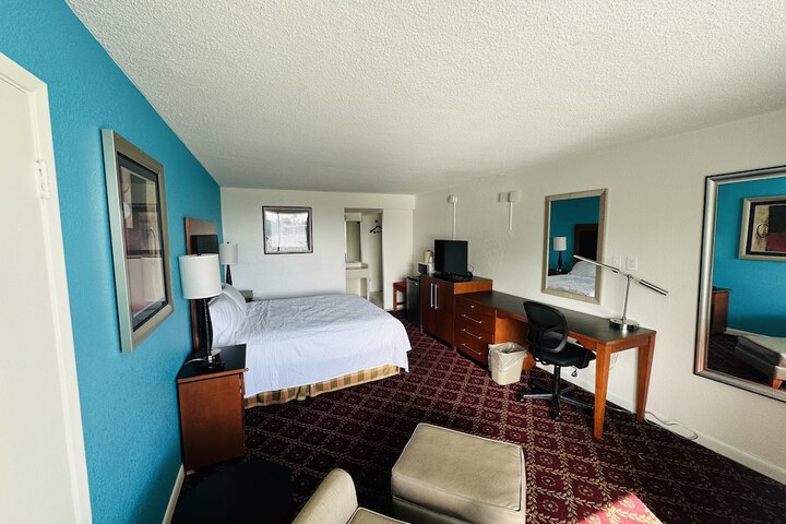 Room 15 of 33