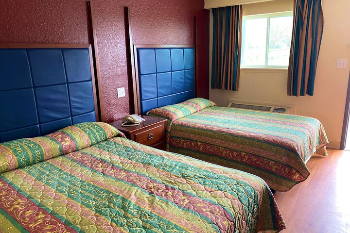 Room 16 of 28