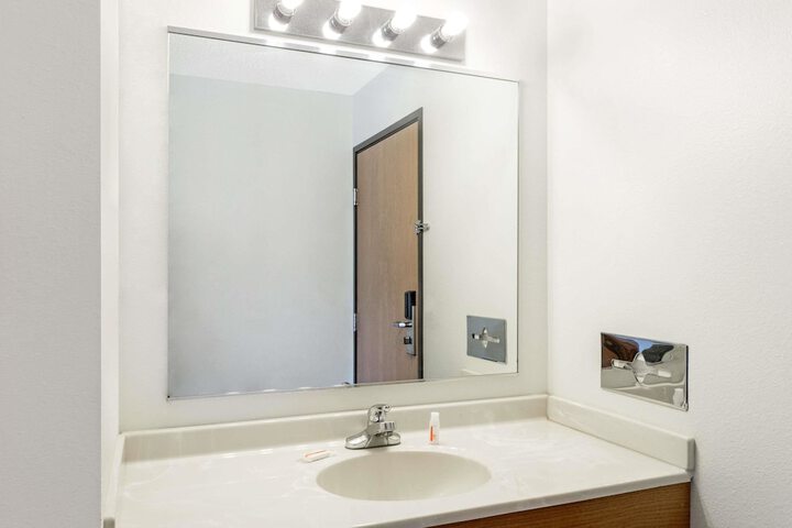 Room 8 of 15