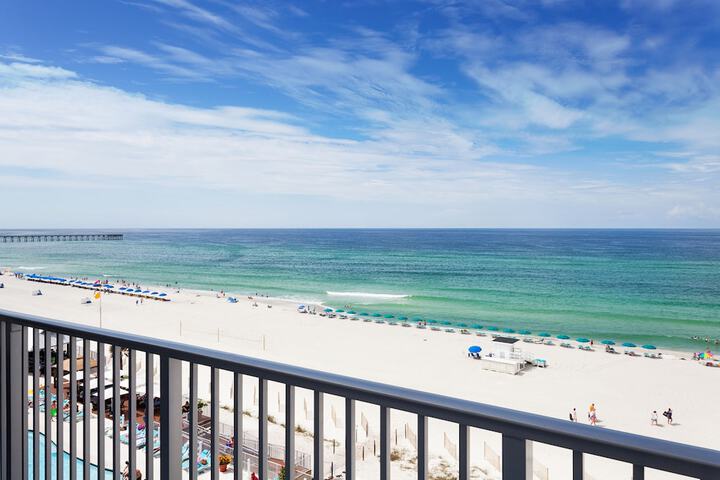 Holiday Inn Express & Suites Panama City Beach - Beachfront by IHG