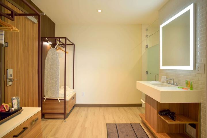 Room 16 of 22