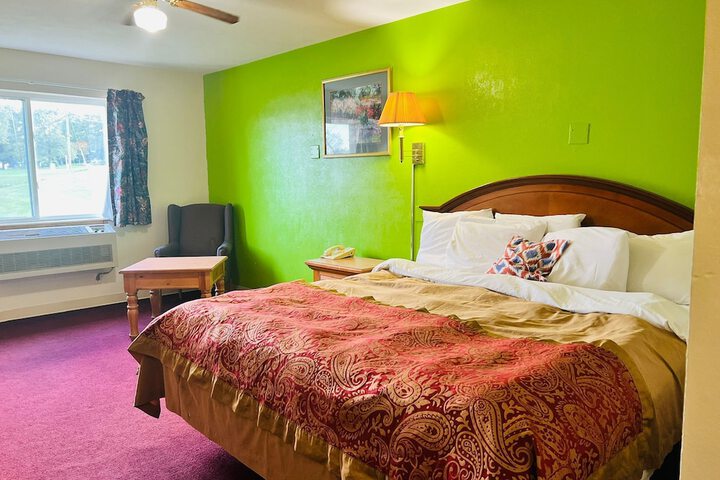 Villa Inn Motel Near Hwy 12 WI Capital O