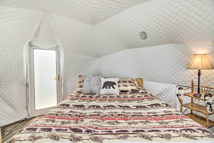 Big Lake Getaway w / Private Beach + Fire Pit!