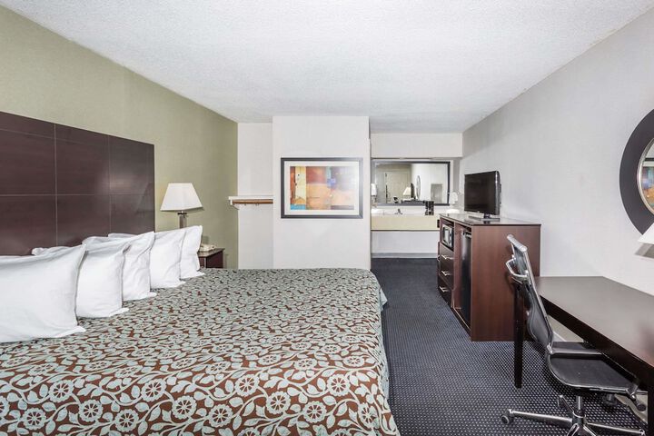 Room 7 of 14