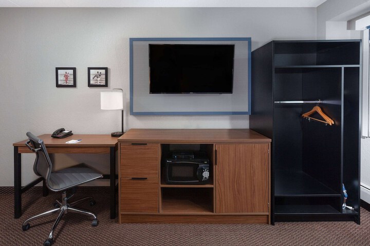 Room 42 of 74