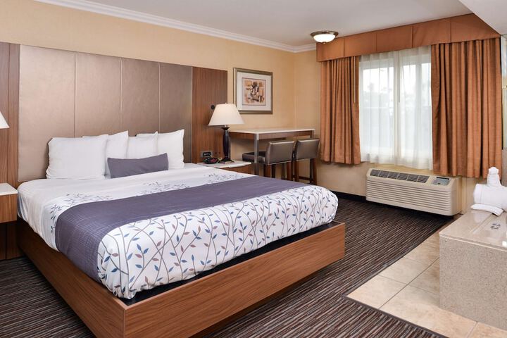 Room 7 of 34
