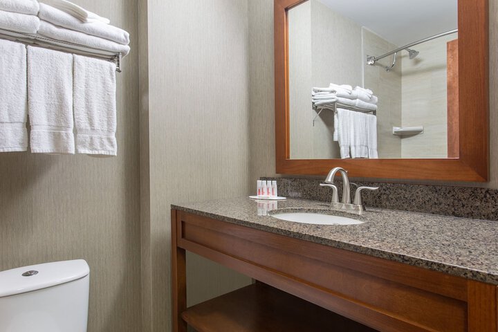 Canmore Inn & Suites