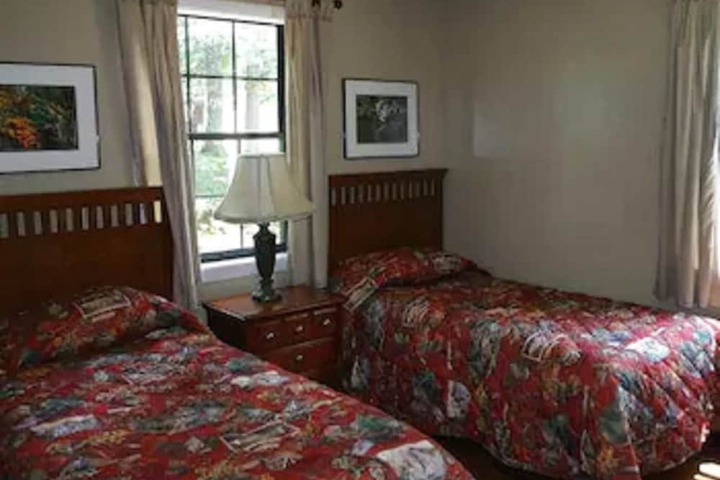 Room 6 of 18
