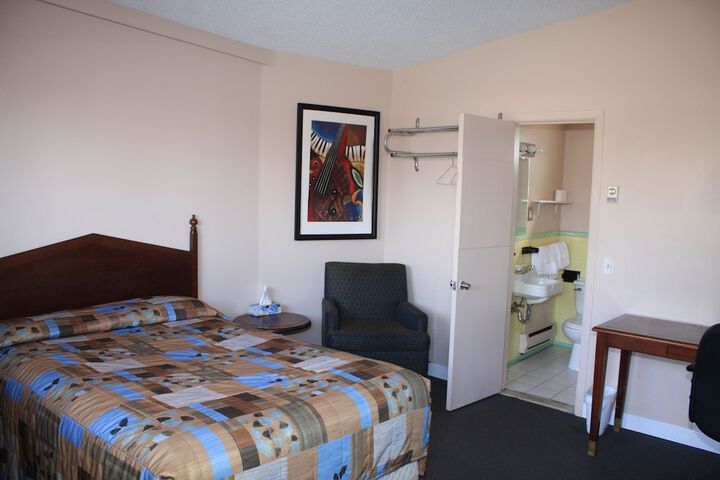 Room 25 of 47