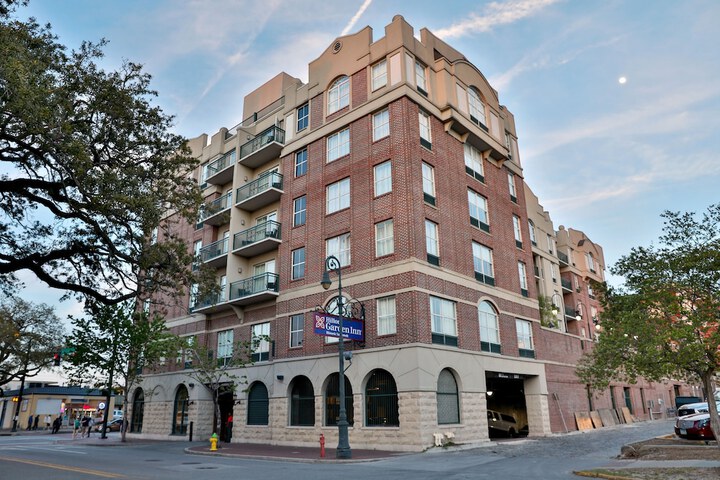 Hotel 2 of 93