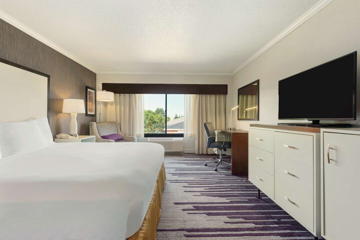 DoubleTree by Hilton Milwaukee - Brookfield