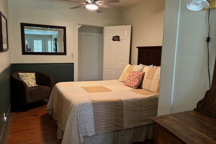 Room 28 of 82
