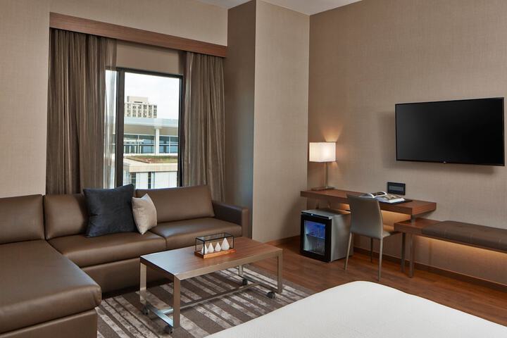 Room 21 of 47