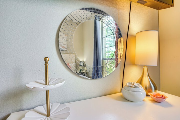 Explore & Unwind: Charming Bedford Apartment