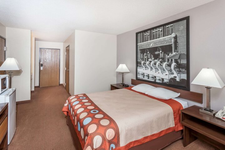 Room 5 of 15