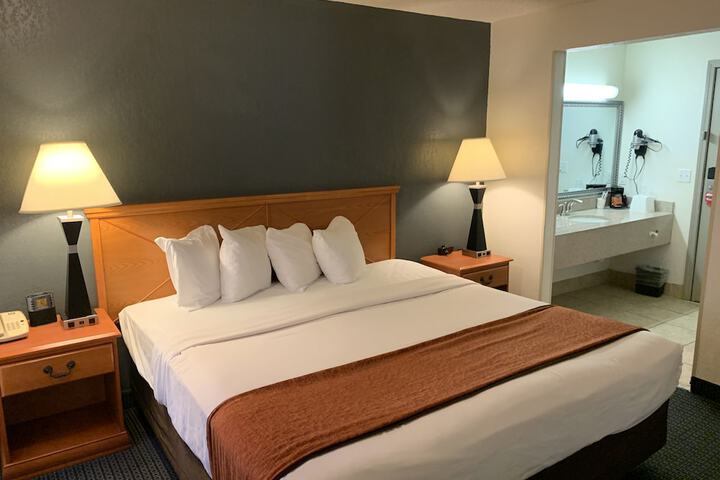 Room 34 of 48