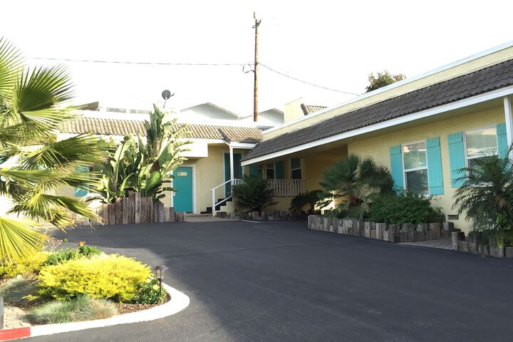 Beach Bungalow Inn and Suites