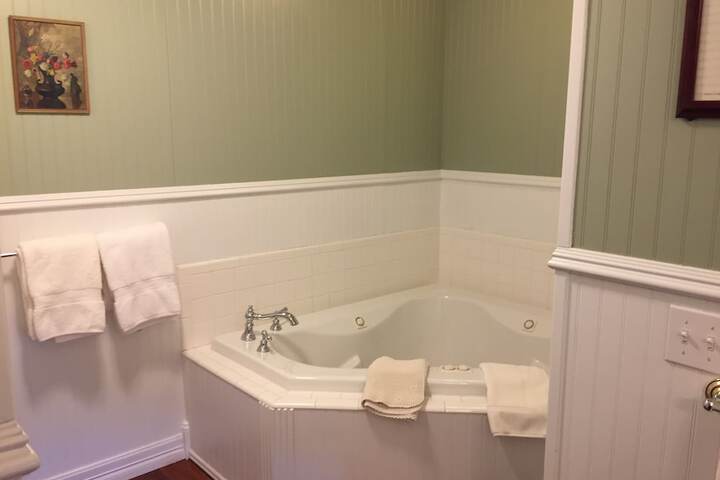 Hot Tub 55 of 65