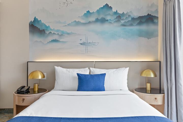 Room 42 of 61