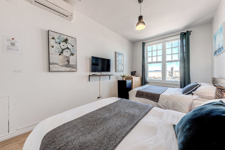 Room 60 of 143