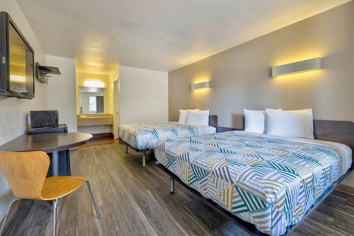 Room 8 of 34