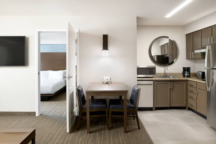 Room 27 of 73