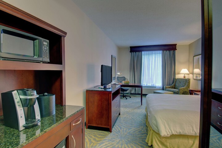 Room 32 of 65