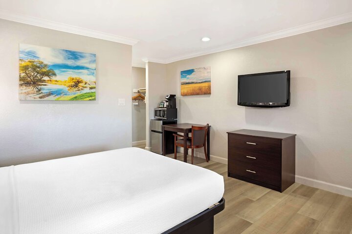 Room 20 of 29