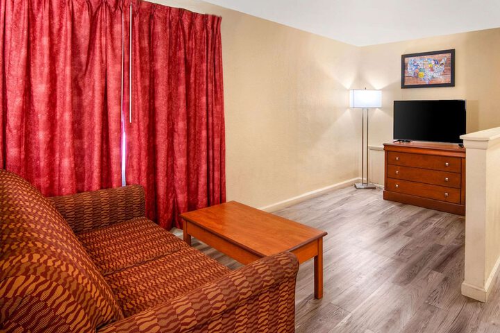Room 18 of 26