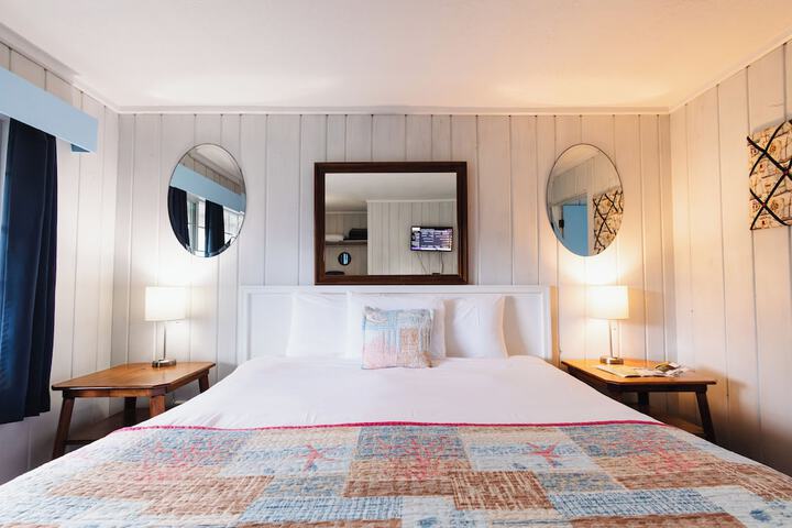 Tillicum Beach Motel (Deanes Oceanfront Lodge)