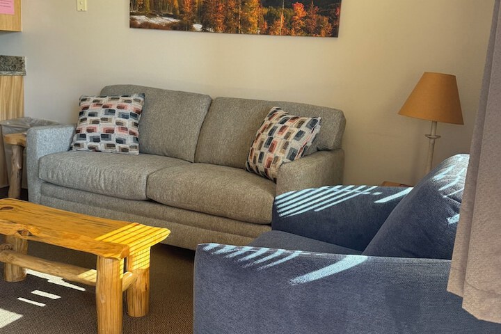 Mountain Landing Suites & RV Park