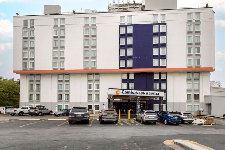 Hotel 3 of 65