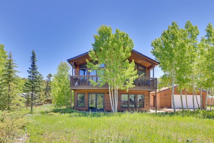 Updated Silverthorne Home w / Hot Tub & Mtn Views!