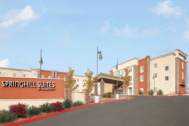 Hotel 2 of 75
