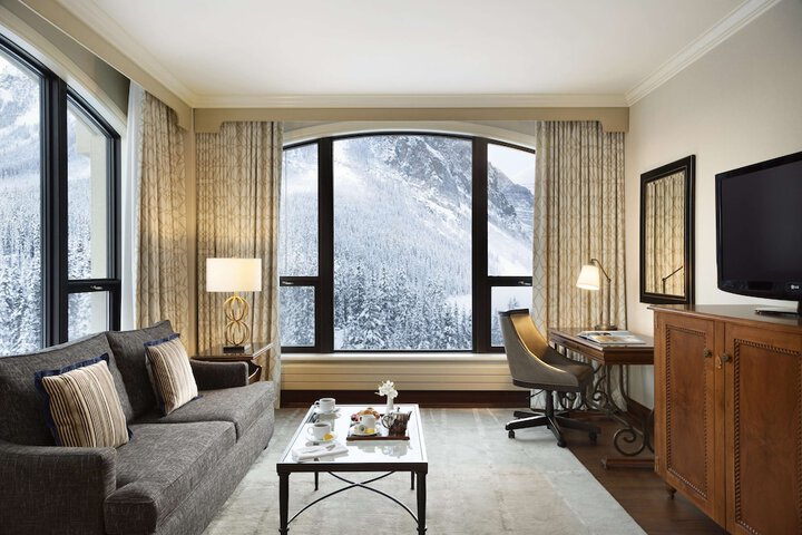 Room 28 of 215