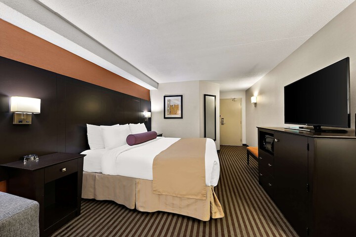 Room 10 of 38