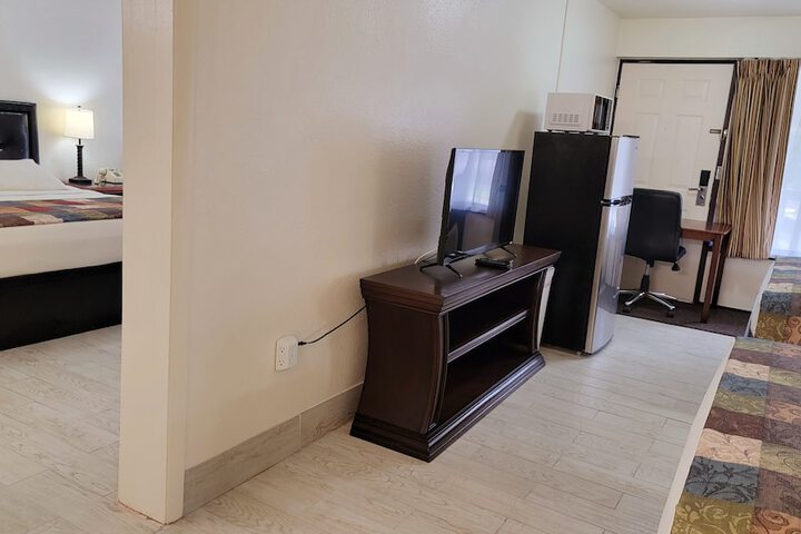 Room 35 of 62