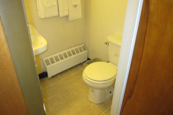 PASSPORT INN UTICA
