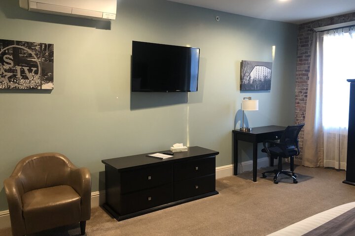 Room 7 of 105