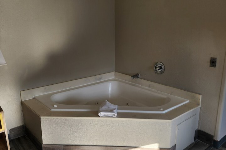 Room 36 of 143