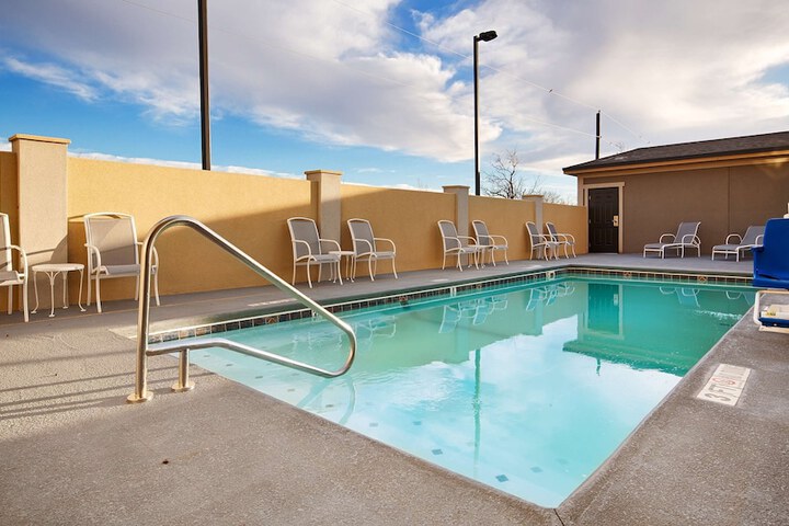 Pool 2 of 18