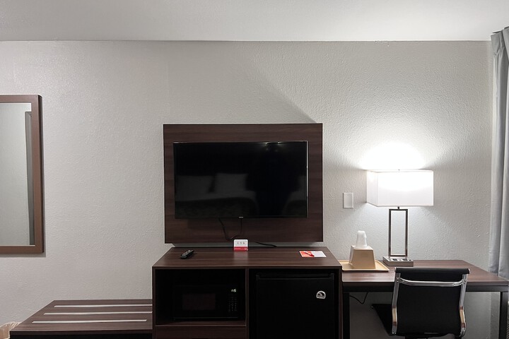 Room 13 of 20